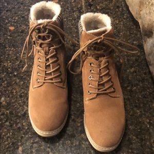 White Mountain Theo Regular Winter Boots!